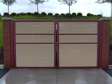 LOUVER GRATE TRASH ENCLOSURE 1