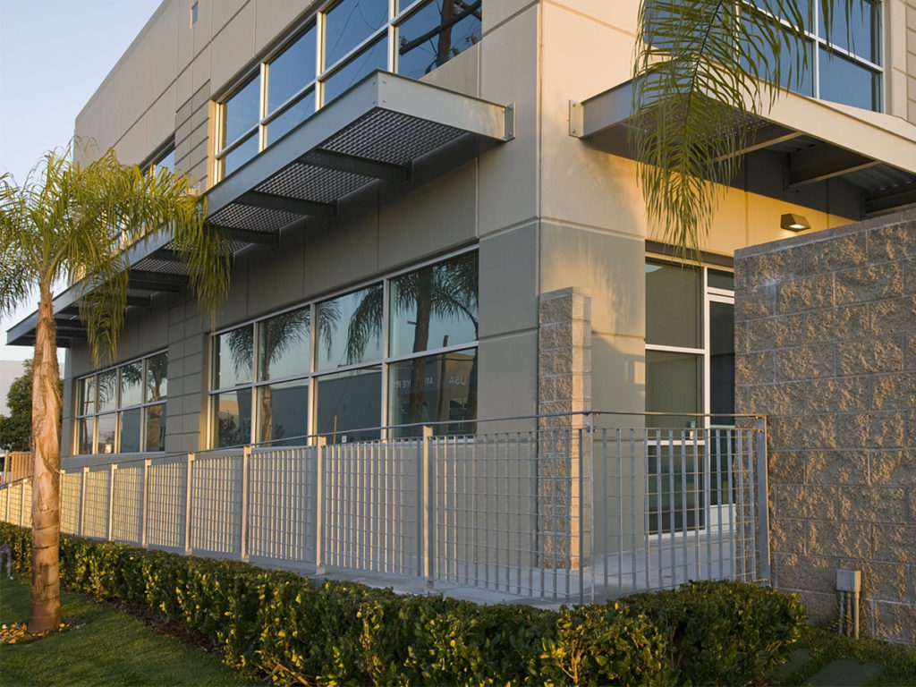 VERTICAL LOUVER SUNSHADE